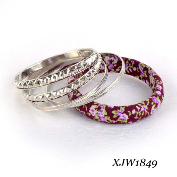 Ensemble de bracelets en fer à fleurs (XJW1849)
